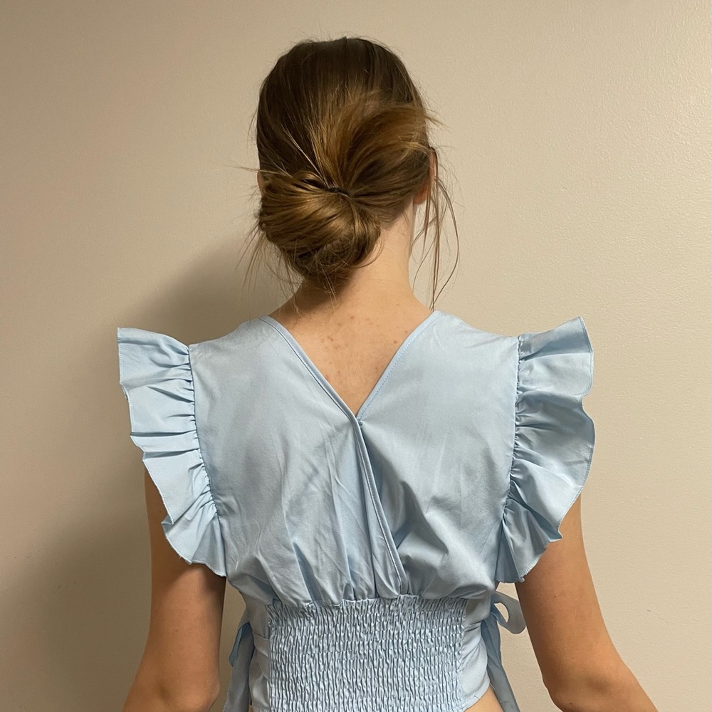 Light blue, ruffle sleeveless, crop top - Picture 3 of 6